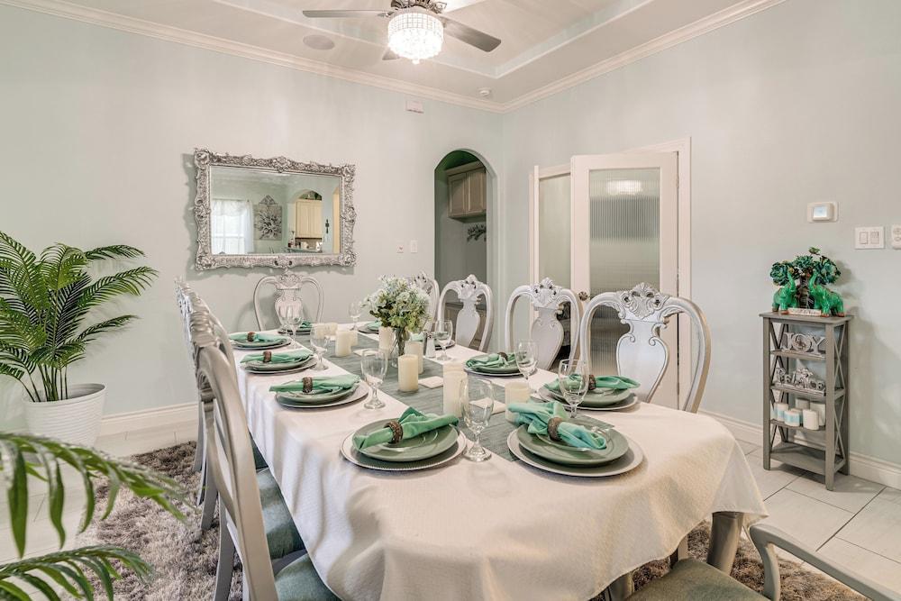 Spacious Spring Family Home w/ Full Kitchen & Pool