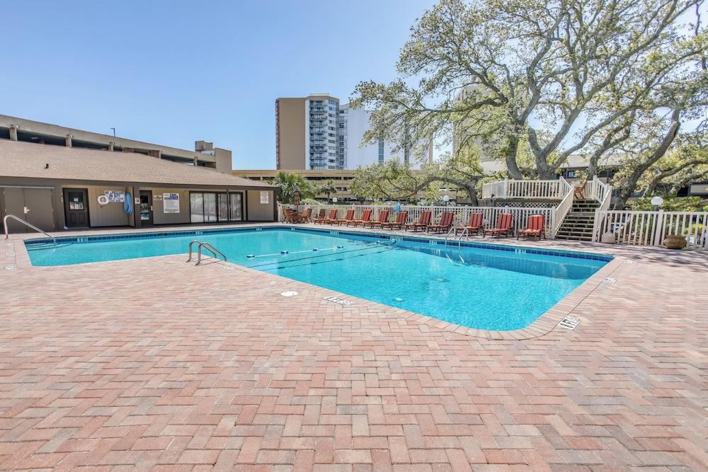 Walk to Ocean: Unit w/ 2 Balconies in Myrtle Beach