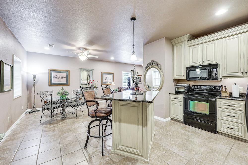 Pet-friendly Dover Cottage w/ Deck + Mtn Views!