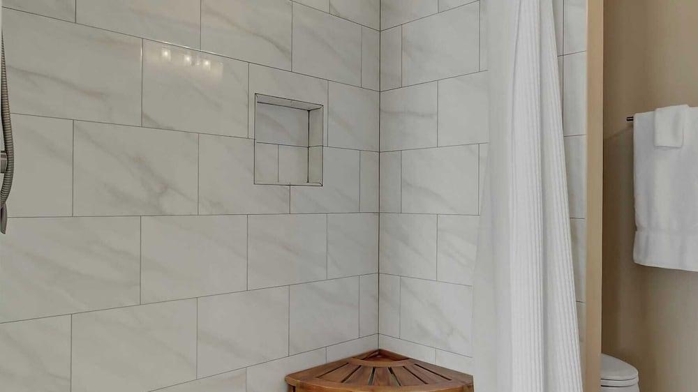 211 Seascape by Avantstay Oceanfront View + Pool