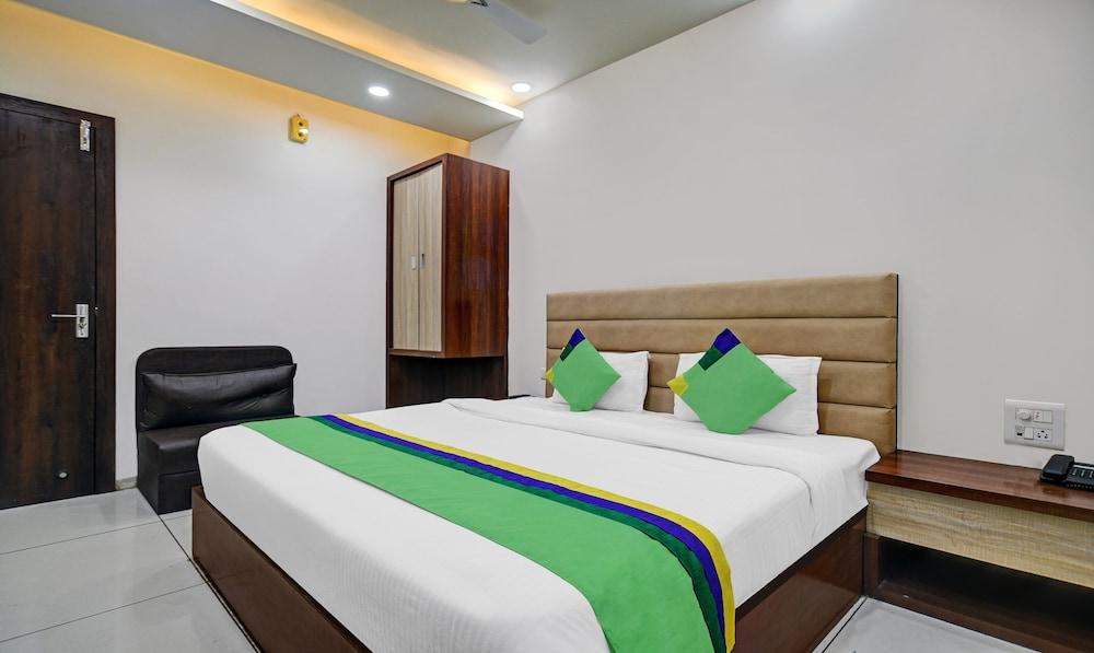 Itsy Hotels Usha Utsav