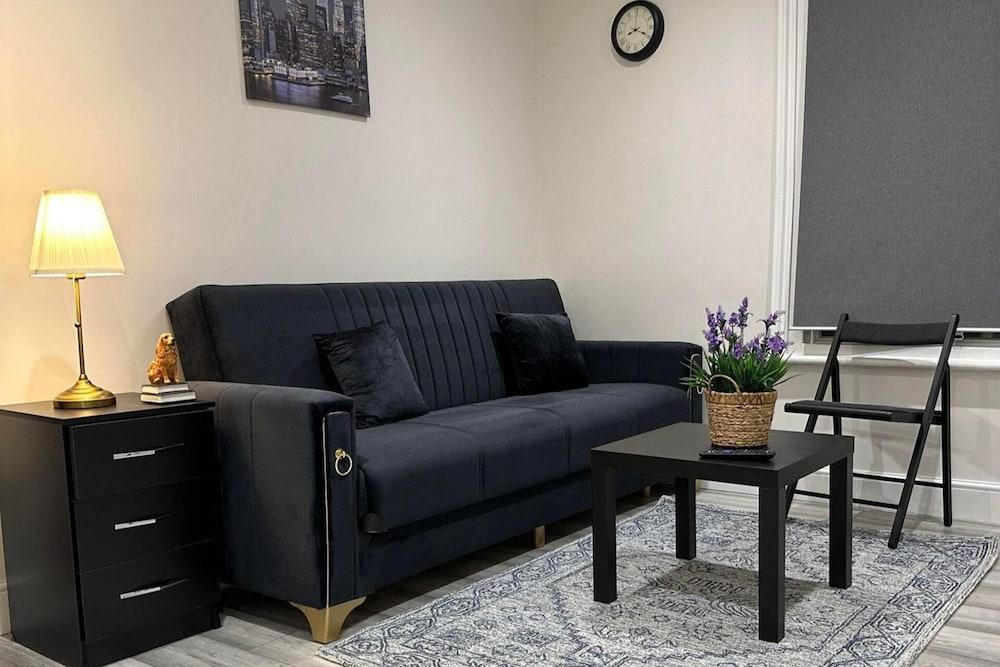 Studio Flat in London