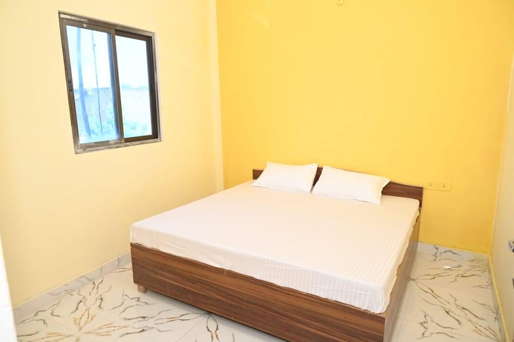 Goroomgo Mahamaya Guest House Varanasi