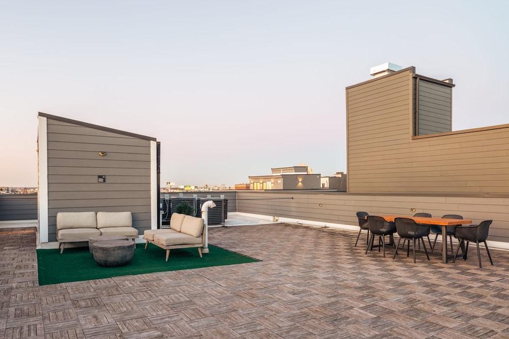 Sosuite Corner 1BR Apt w W/d, Shared Roofdeck