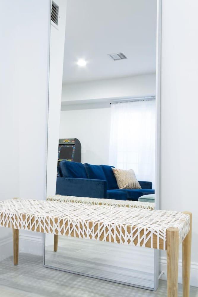 Cherry Suites 2BR Apt w W D Arcade Machine