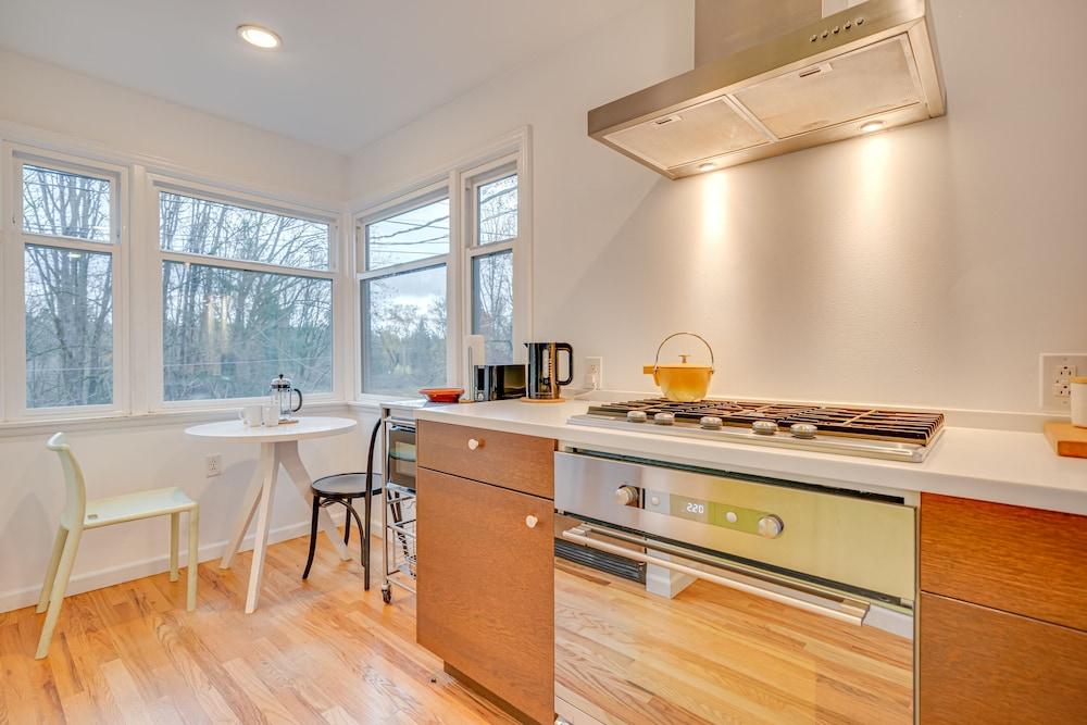 Open Layout And Patio! Cozy 2br By The Uw Arboretum 2 Bedroom Home by RedAwning