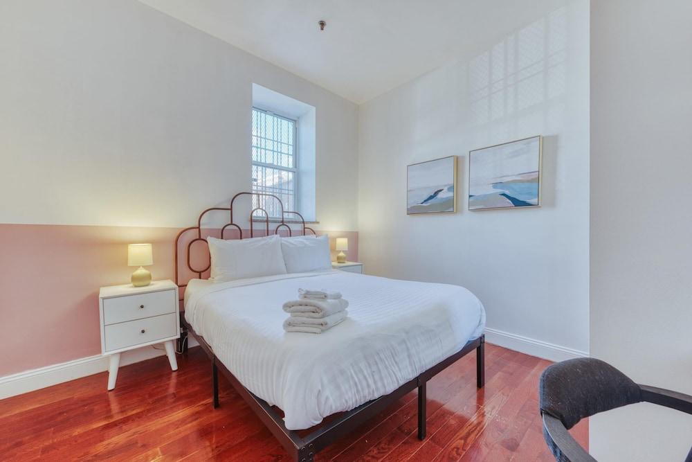 Stairway 3BR Apt w W D Ideal for Groups