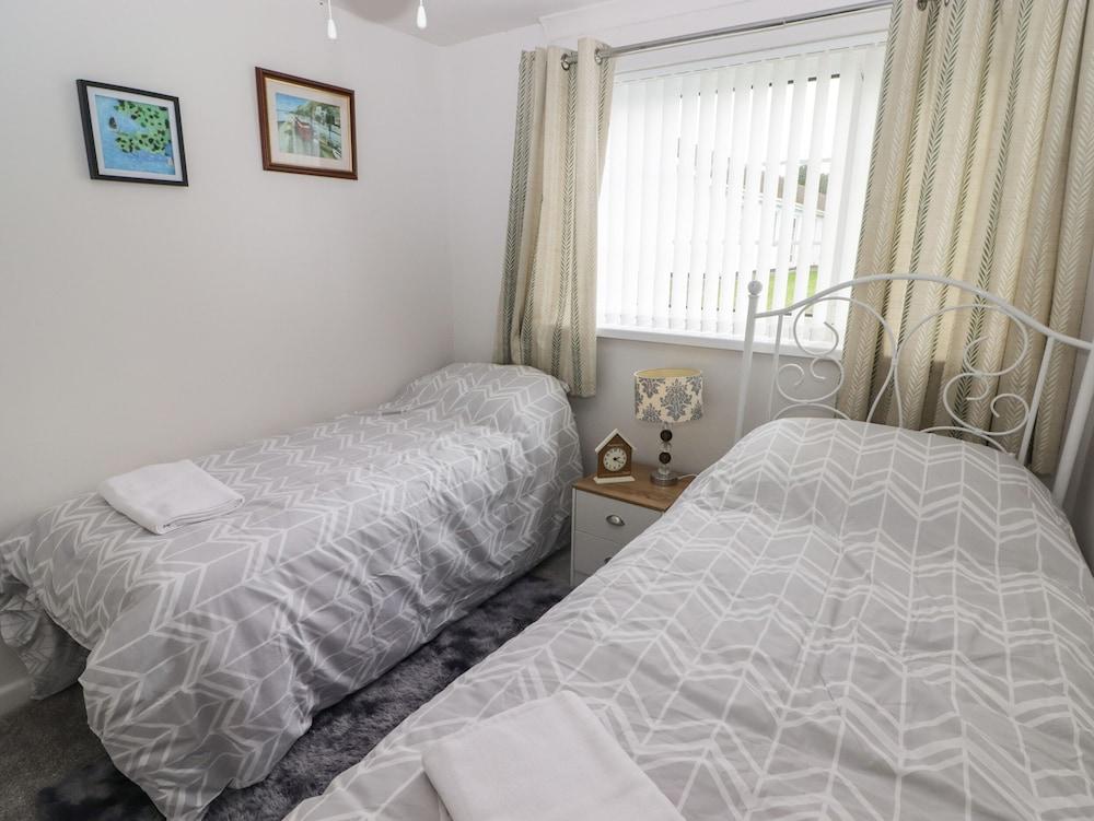 13 Gower Holiday Village