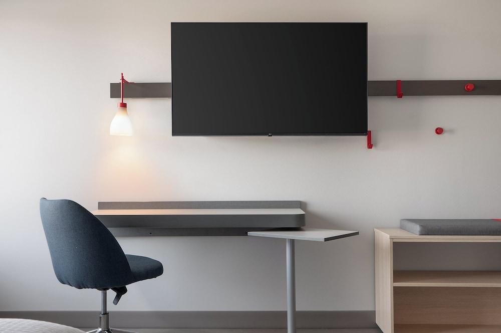 avid hotel Oak Creek by IHG