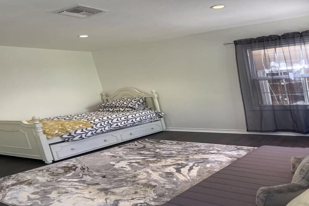 3Bd Beverly Hills Home