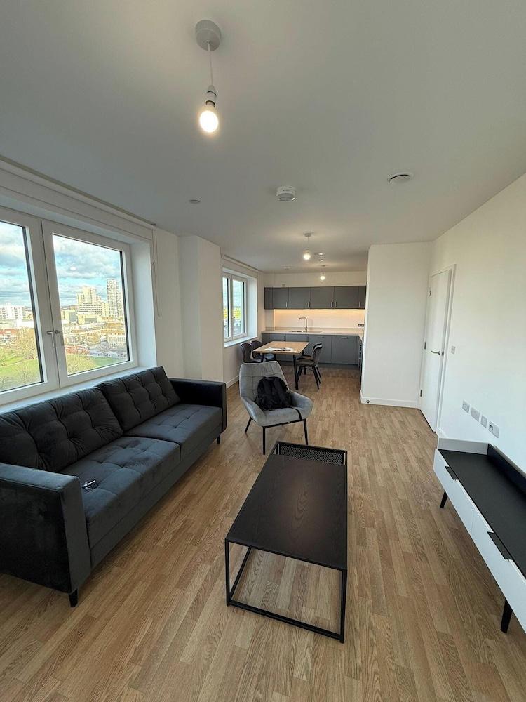 Stratforf 2-bed Apt, Sleeps 4 With Private Garden