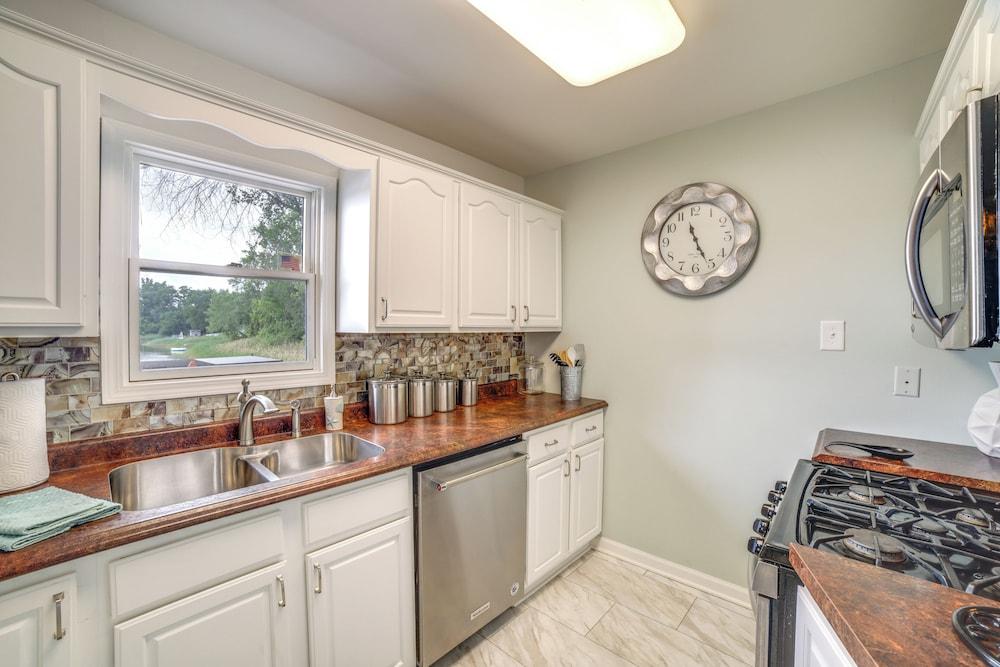 Kayaks & Fire Pits: Waterfront Portage Getaway!