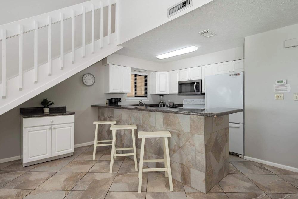 Gulf View Getaway at Crystal Villas