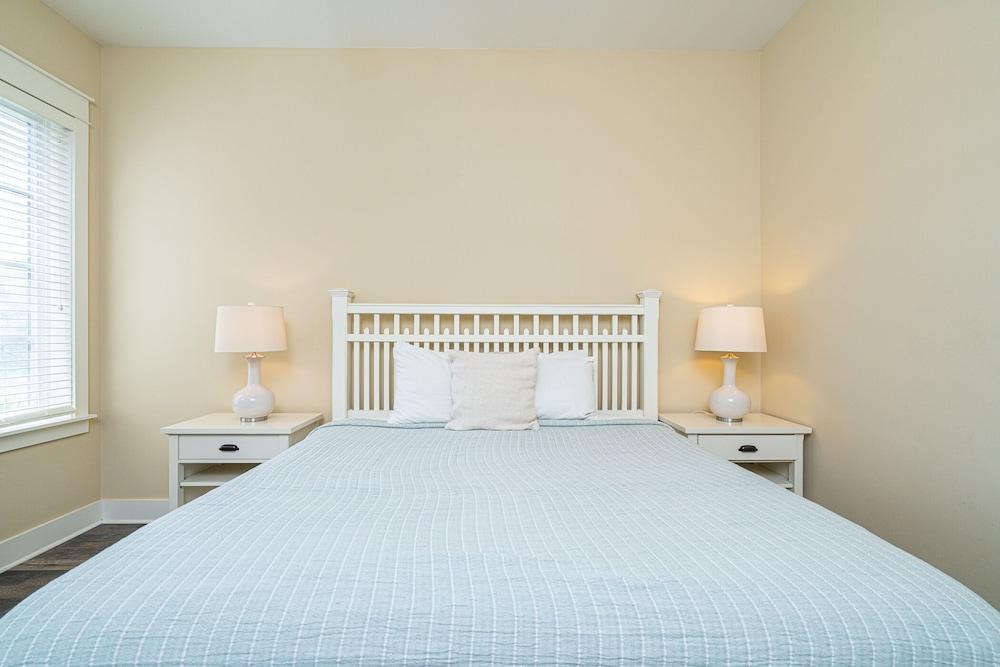 Sandestin Bungalo 38: Beach, Golf, & Fun!