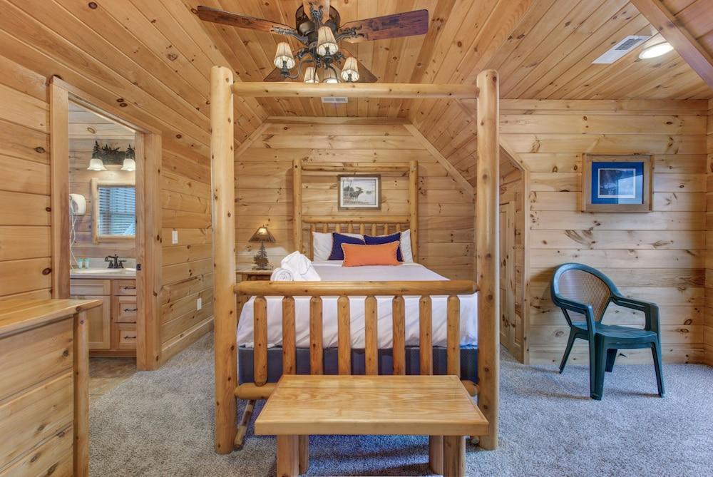 Cabin w/ Mountain Views, Hot Tub & Game Room!