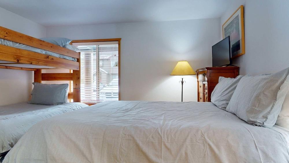 Serene Sierra Sanctuary - Experience Mammoth Magic