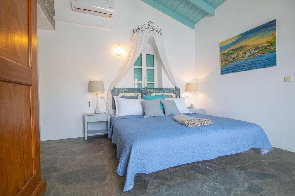 Emporio A Captivating 6-bed Villa in Nimborio