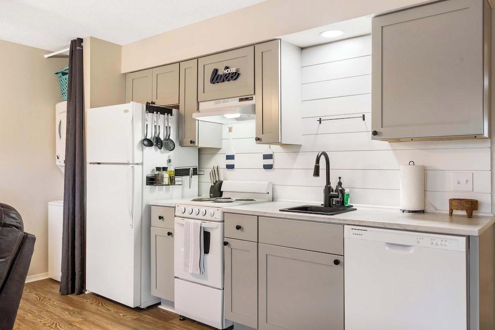 Chandlers Pondview Getaway Chic Branson Escape