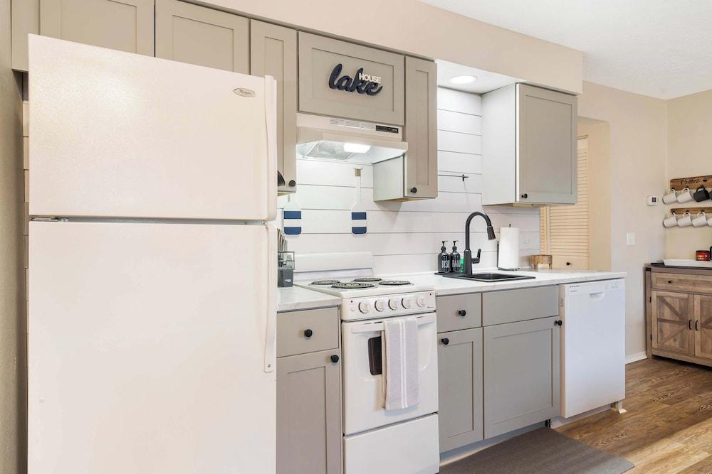 Chandlers Pondview Getaway Chic Branson Escape