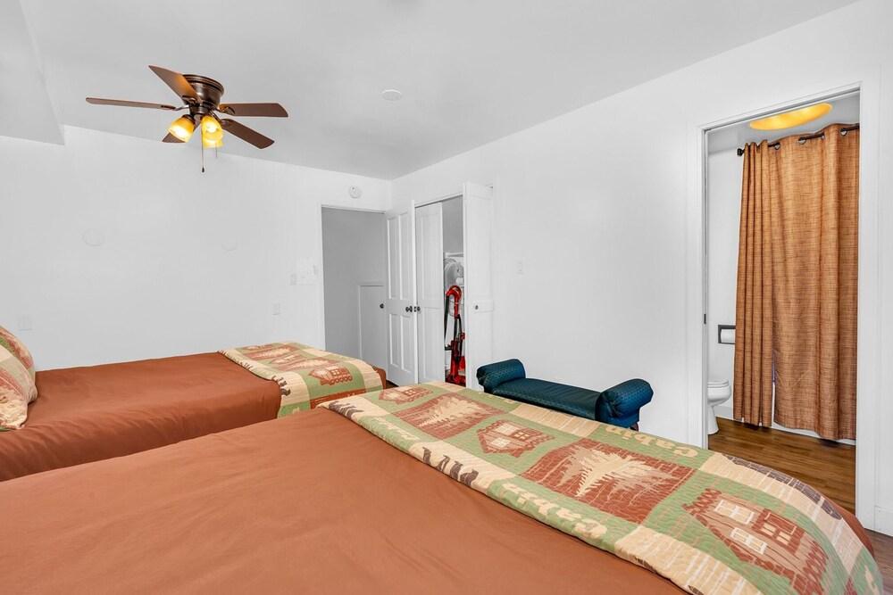 Timber Lodge Yosemite Enveloped in Nature!