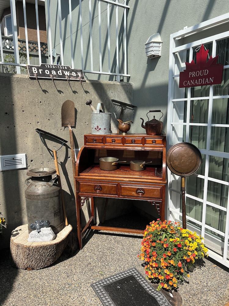 Chic 2BR Suite Vancouver West Downtown