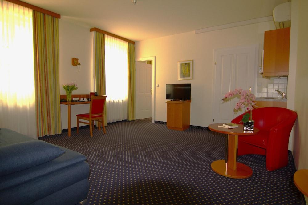 SUITE HOTEL 900m ZUR OPER