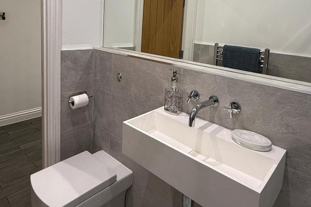 Charming 1-bed Apartment by the sea