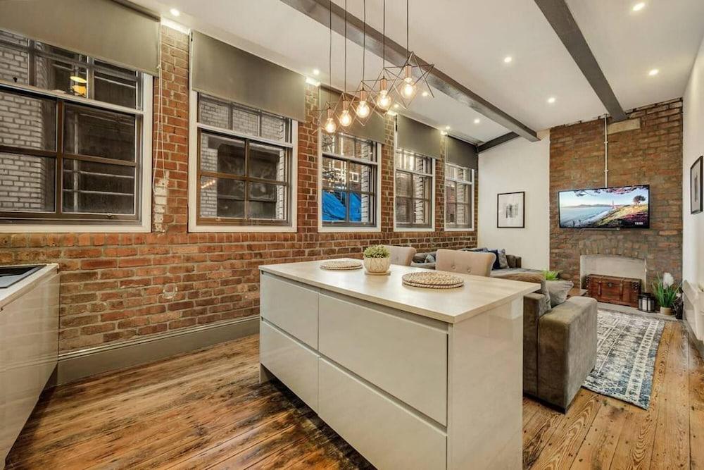 Host Apartments Bands Warehouse II