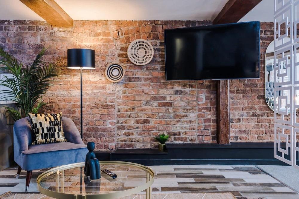 Host Apartments Mathew St Studio