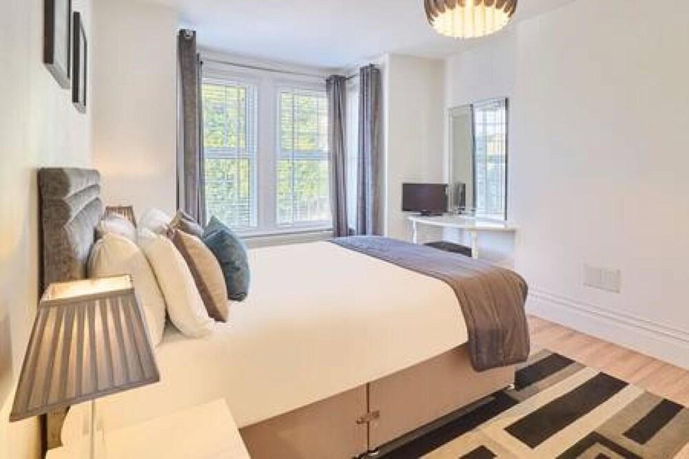 Host Stay Grosvenor Hill