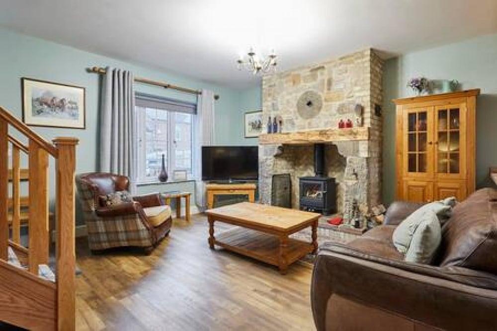 Host Stay Butterfly Cottage