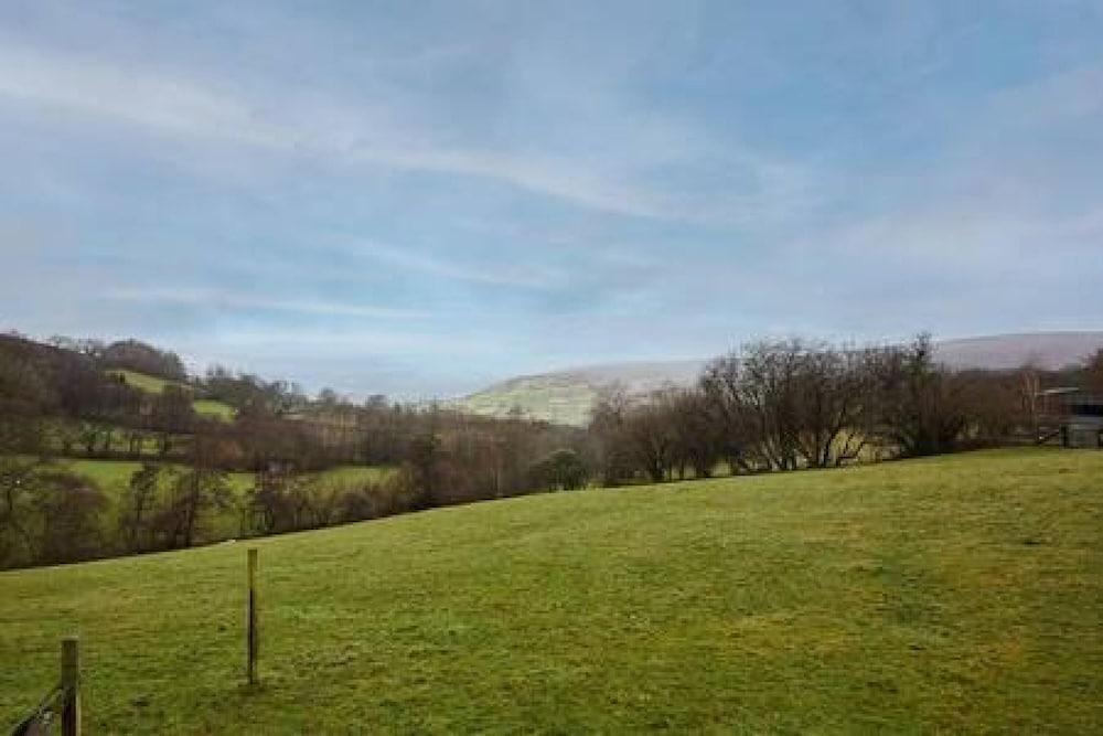 Host Stay Llewenau Draw Barn