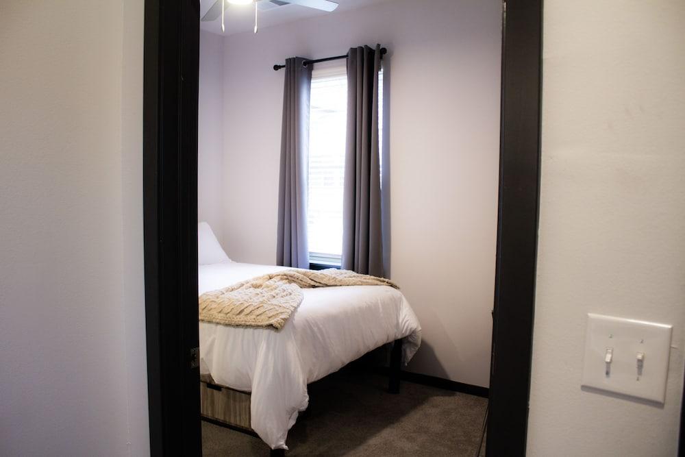 Stunning 4-BR Houses with On-Site Pool