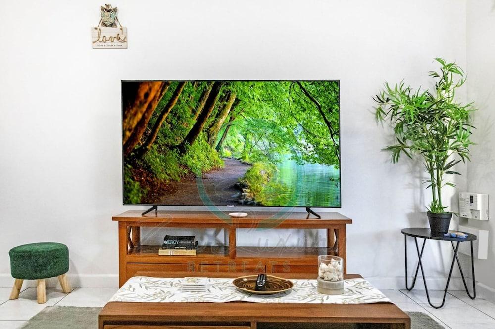 Zen Hideaway Cozy 2BR Haven Office Dual Patio