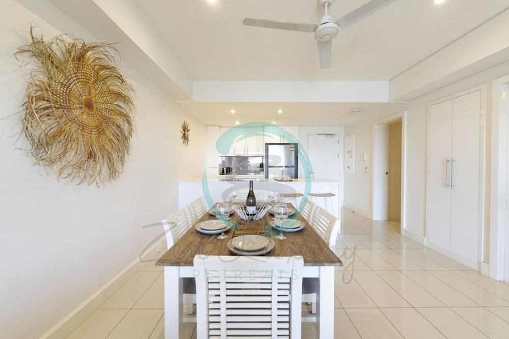 Zen Ocean Bliss Seaview Balcony Outdoordining