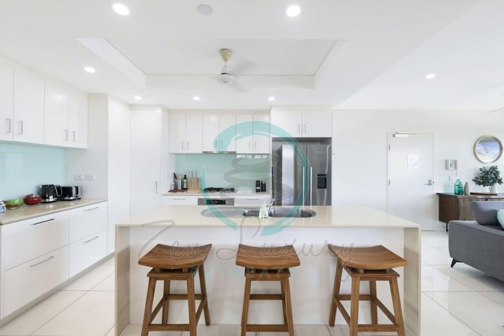 Zen Seabreeze Workdesk Balcony Dining Seaview