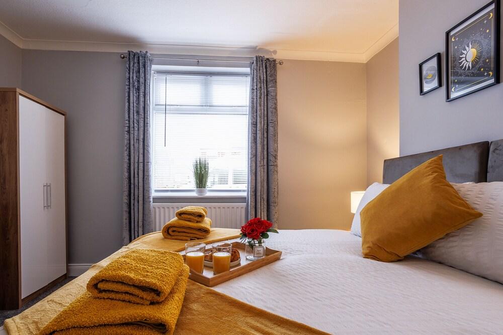 Bedlington - House - Sleeps 3 - Parking - Garden