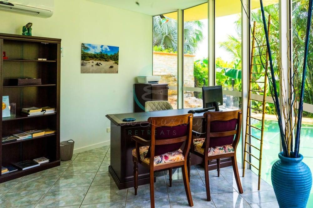 Zenhouse Retreat 5BR Homey Haven Pool Office