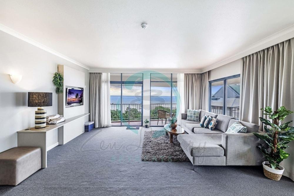 Rustic Sunset Horizon Oceanview Balcony Dining