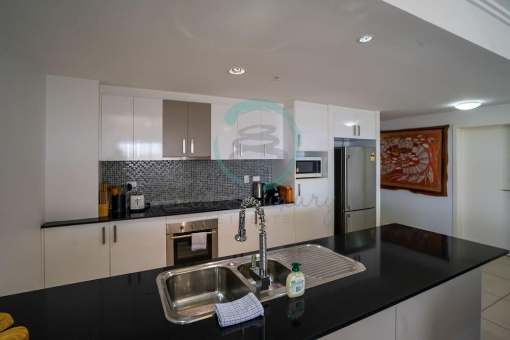 Zen Mitchell Rooftop Outdoor Dining Oceanview