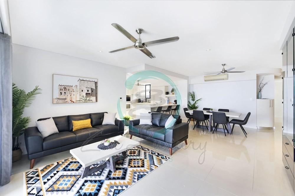 Zen Arkaba 3BR Luxury Waterfront Apt Pool BBQ