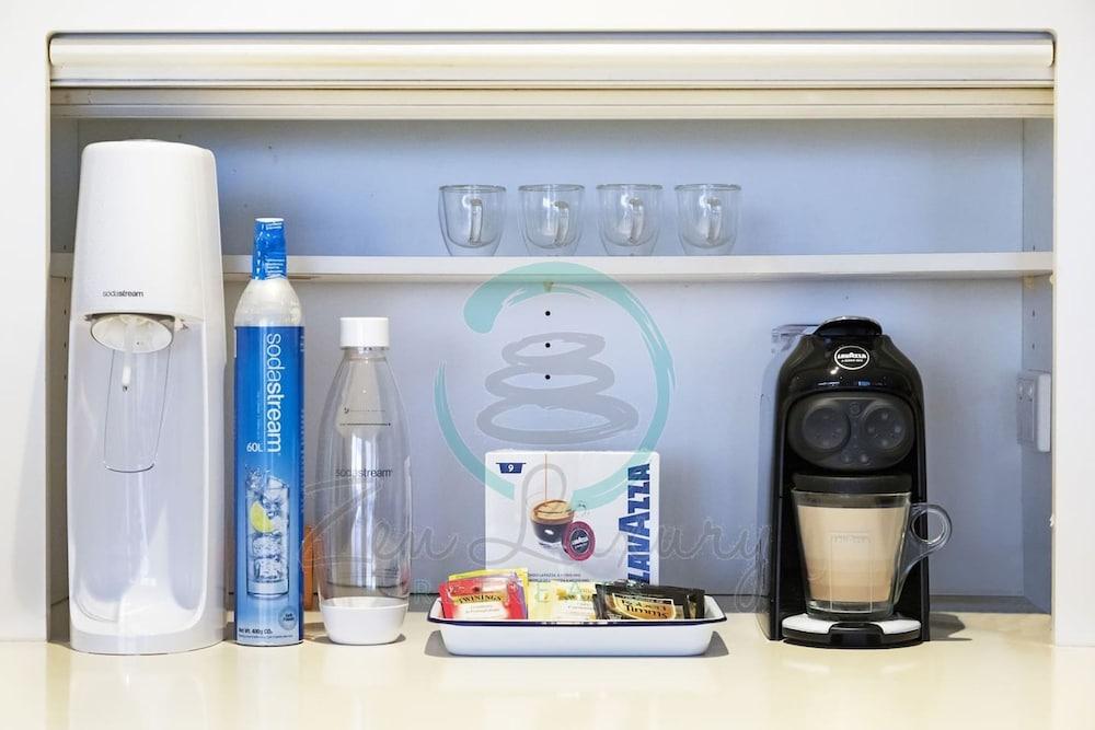 Zen Arkaba 3BR Luxury Waterfront Apt Pool BBQ