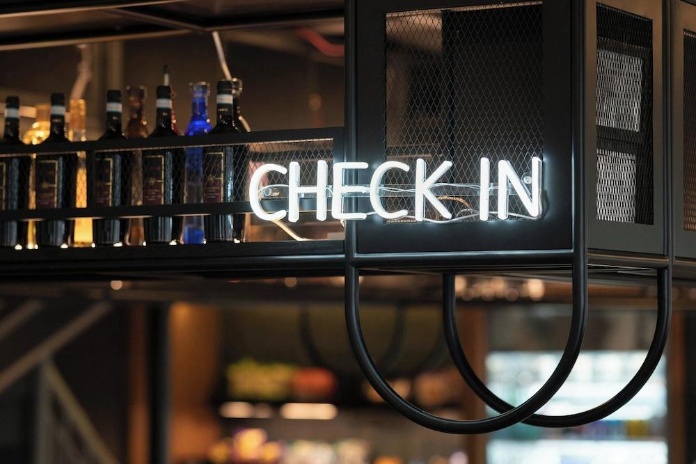 Moxy Columbia Downtown