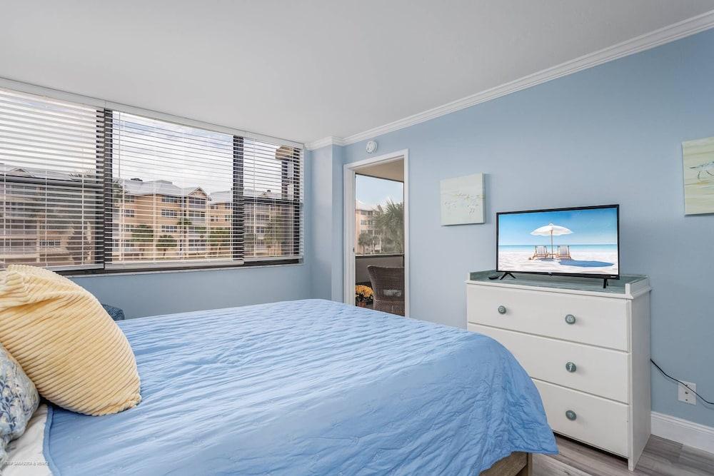 Harbor Towers 2nd Fl Dock Views