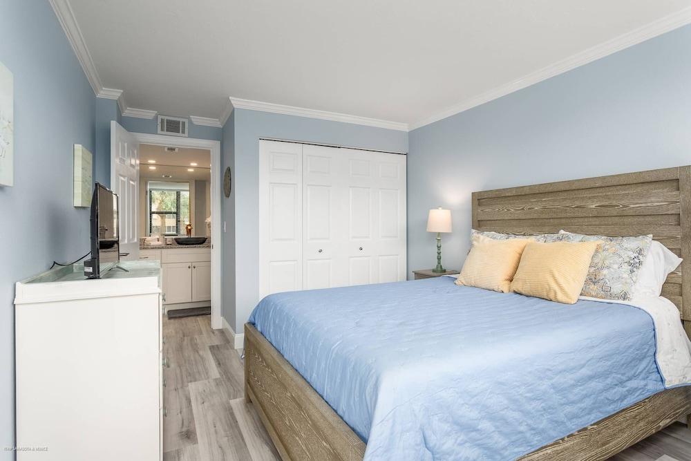 Harbor Towers 2nd Fl Dock Views