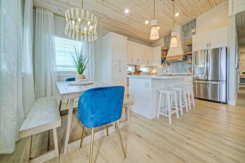 Flirty Flamingo by Avantstay Private Pool, Firepit, Balcony