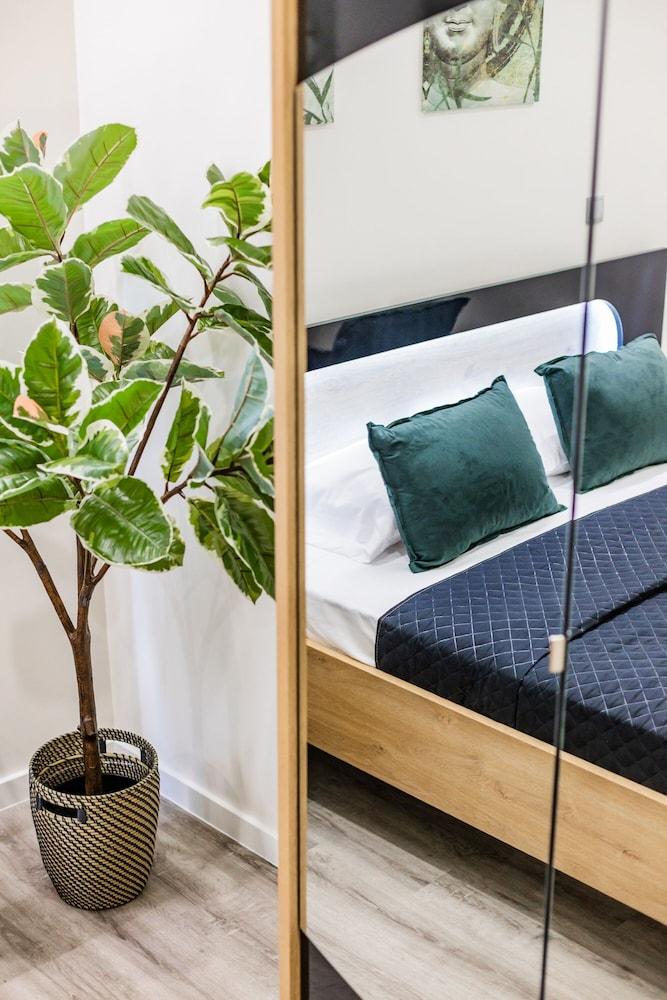 Porto City Holidays by Douro River