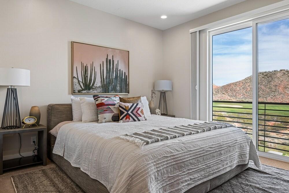 Bunker On The 8th 7 Bedroom Home