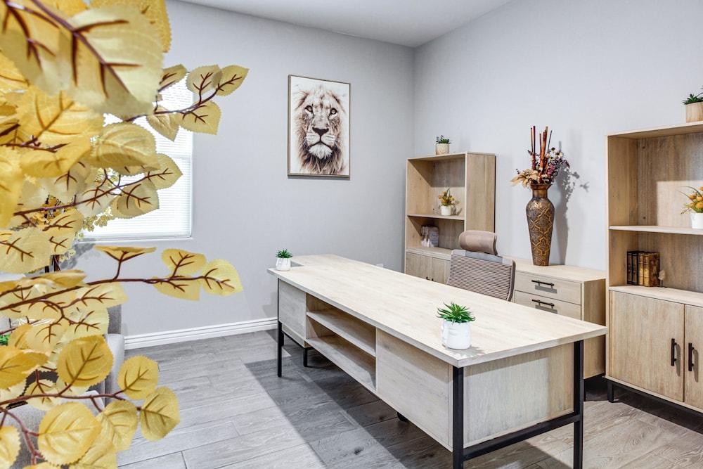 Marana Home w/ Pool Access & Mountain Views!