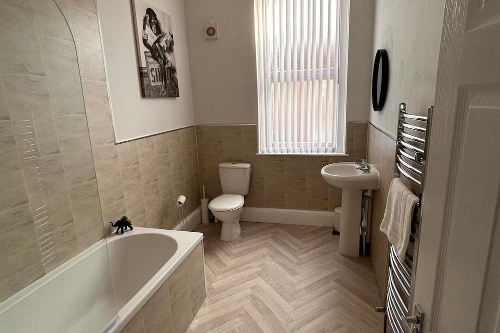 Apartment - Sleeps 3 - Pet Friendly - Parking